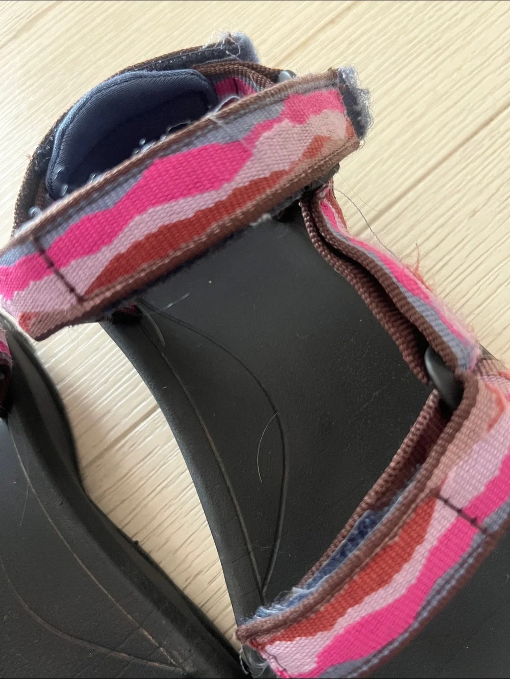 Teva hurricane girl’s
